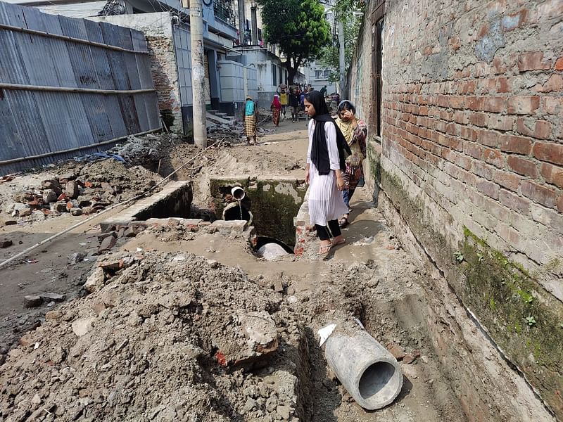 পশ্চিম আগারগাঁওয়ের শাপলা হাউজিং এলাকার একটি সড়ক