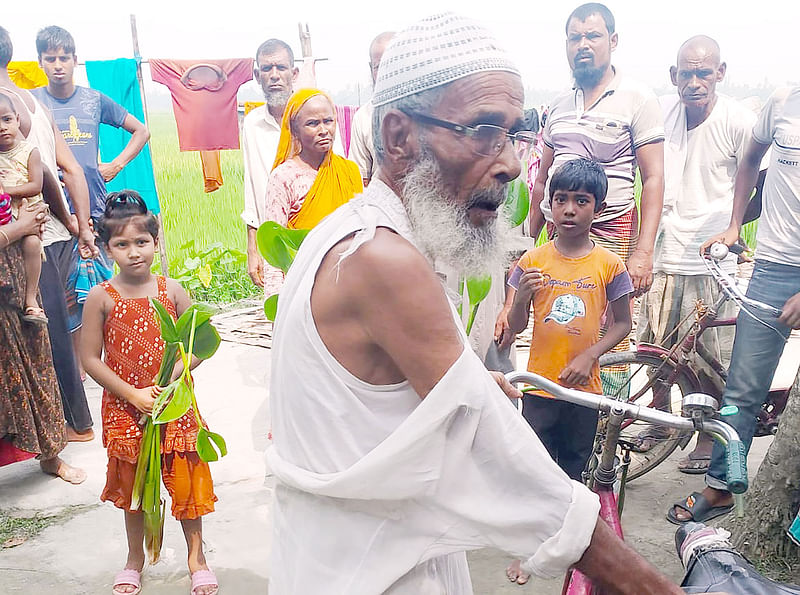 নদী–অন্তঃপ্রাণ নজির হোসেনকে কৃষি বিভাগের কর্মকর্তার সামনে লাঞ্ছিত করে অবৈধ দখলদারেরা। তাঁকে নদীতে ডোবানোর হুমকিও দিয়েছে তারা। কুড়িগ্রাম জেলার রাজারহাটে