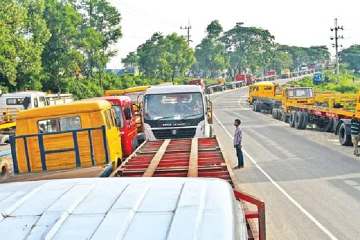 চট্টগ্রামে কন্টেইনারবাহী পরিবহন ধর্মঘট চলছে দ্বিতীয় দিনের মতো