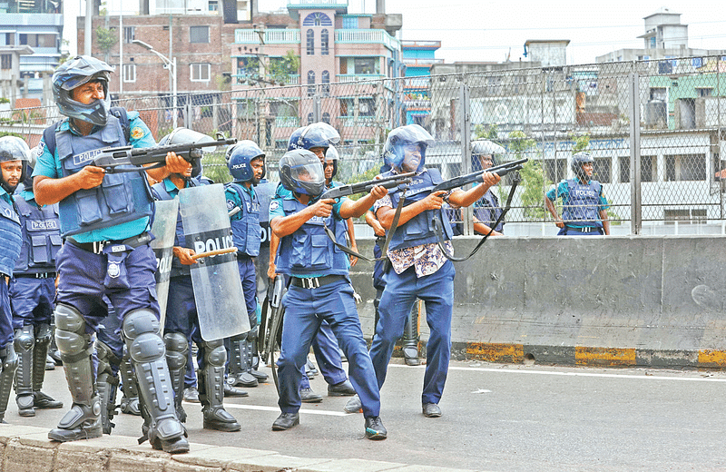 গণ–আন্দোলন দমাতে পুলিশকে এভাবেই ব্যবহার করেছে বিগত সরকার। গত ১৮ জুলাই রাজধানীর যাত্রাবাড়ী এলাকায়