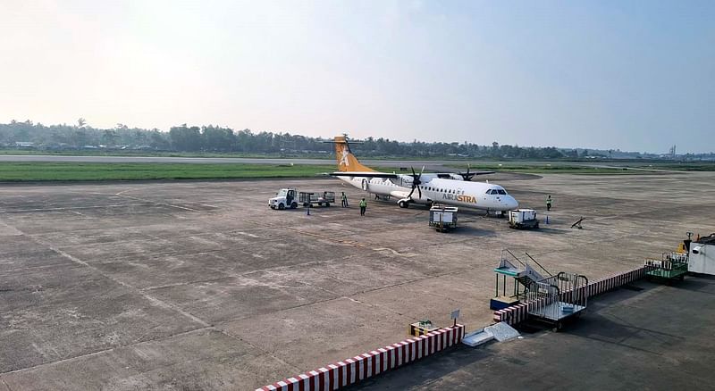 এখন থেকে কক্সবাজারে রাত ১০ পর্যন্ত বিমান চলাচল করবে কক্সবাজারে। গতকাল বিকেলে কক্সবাজার বিমানবন্দরে