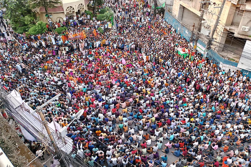 চট্টগ্রাম নগরের চেরাগী পাহাড় মোড়ে সনাতন জাগরণ মঞ্চের সমাবেশ। আজ বিকেলে