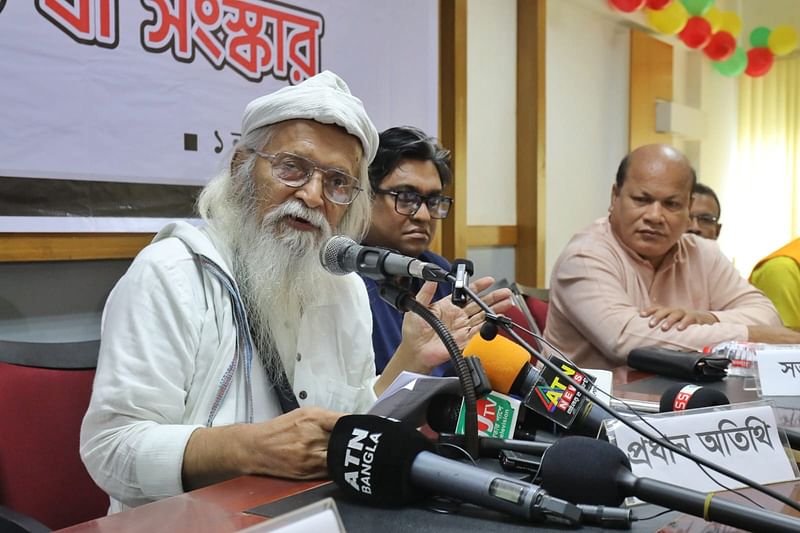 ‘দুর্নীতি ও রাষ্ট্রপতি বা সংস্কার’ শীর্ষক গোলটেবিল আলোচনায় বক্তব্য দেন কবি ও চিন্তক ফরহাদ মজহার। আজ শুক্রবার সকালে জাতীয় প্রেসক্লাবে