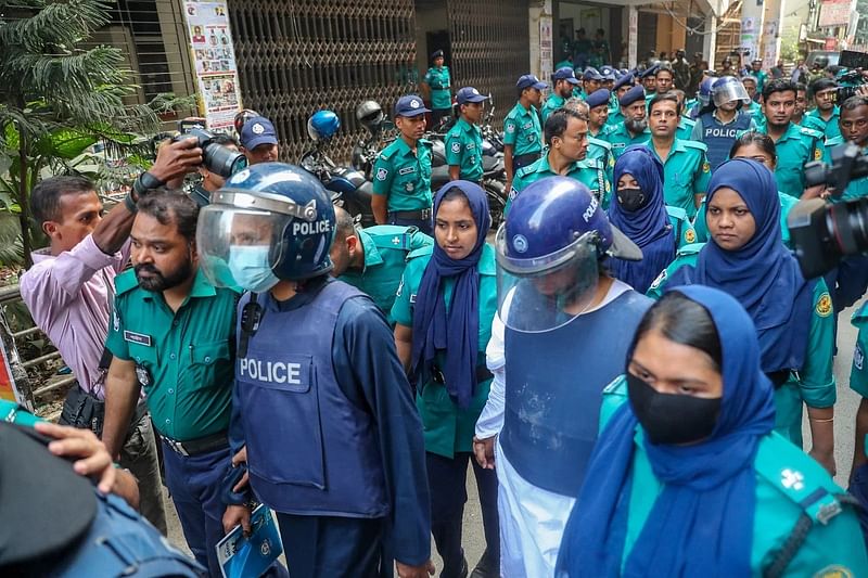 অবশ্যই যাঁরা বর্তমানে গ্রেপ্তার এবং আটকের সম্মুখীন হচ্ছেন, তাঁদের মধ্যে অনেকেই সংঘটিত অপরাধের সঙ্গে জড়িত থাকতে পারেন।