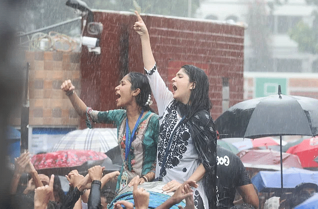 ‘মার্চ ফর জাস্টিস’ কর্মসূচির অংশ হিসেবে শিক্ষার্থীদের বিক্ষোভ মিছিল ও সমাবেশ। ২ আগস্ট ২০২৪