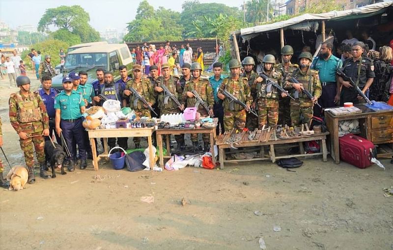 গাজীপুরের টঙ্গী এলাকার বিভিন্ন বস্তি ও আবাসিক হোটেলে অভিযান চালিয়েছে সেনাবাহিনী, পুলিশ ও র‍্যাব