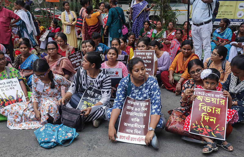 জাগো নারী জাগো বহ্নি শিখা’র নারী অধিকার কর্মীরা বিক্ষোভ করেন। সিজিও কমপ্লেক্স, কলকাতা