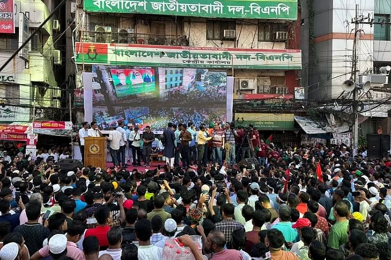 শেখ হাসিনা সরকার ক্ষমতাচ্যুত হওয়ার পর বাধাহীনভাবে বিপুল সমাগমে ‘জাতীয় বিপ্লব ও সংহতি দিবস’ পালন করল বিএনপি।