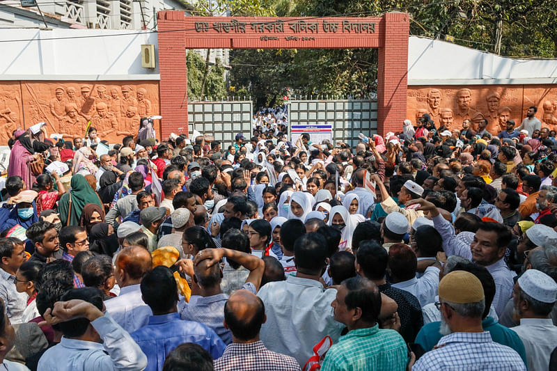 চট্টগ্রামের বিদ্যালয়গুলোয়কে এখন চলছে ভর্তির মৌসুম