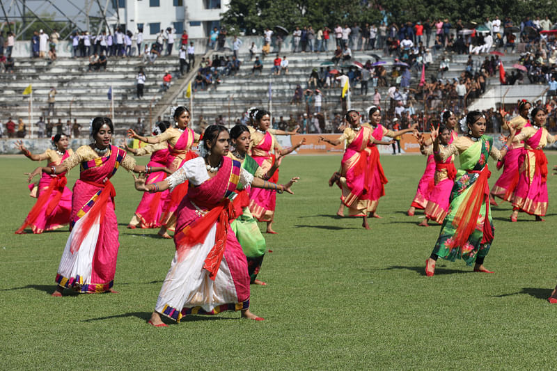 উদ্বোধন অনুষ্ঠানে নৃত্য পরিবেশনা