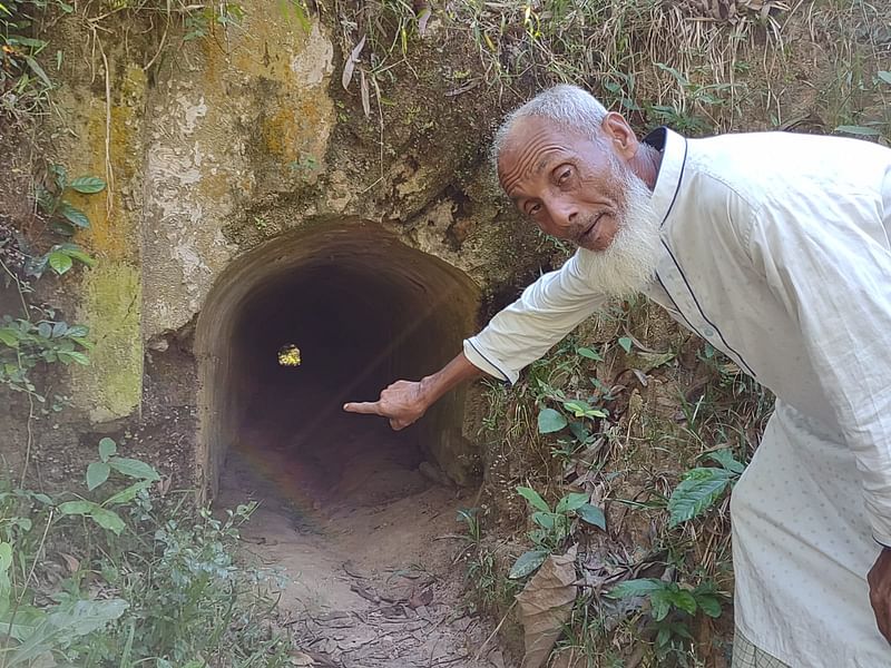 শমসের গাজীর রহস্যময় সুড়ঙ্গ। গত শনিবার ফেনীর ছাগলনাইয়ার চম্পকনগরের জগন্নাথ সোনাপুর গ্রামে