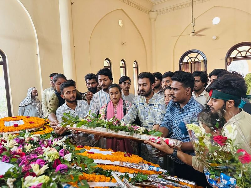 মাওলানা ভাসানীর কবরে ছাত্র ফেডারেশনের শ্রদ্ধা। ১৭ নভেম্বর, টাঙ্গাইল