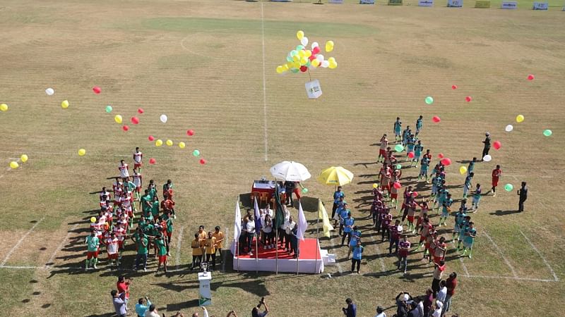 বেলুন উড়িয়ে টুর্নামেন্টের উদ্বোধন করা হয়। আজ চট্টগ্রামের এম এ আজিজ স্টেডিয়ামে