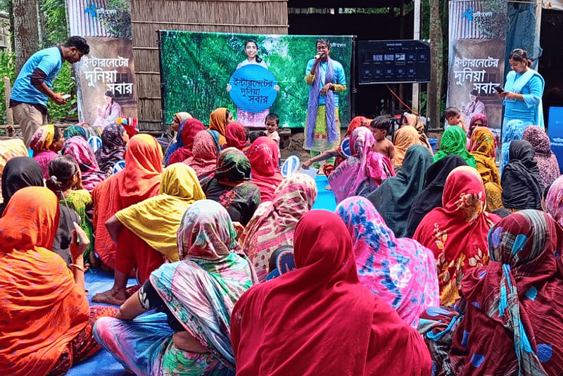 ফরিদপুরের ৯টি উপজেলার ৫৬টি ইউনিয়নে অনুষ্ঠিত হয়েছে উঠান বৈঠক। জেলাটির নগরকান্দা উপজেলার রামনগর ইউনিয়নের আয়োজনের একটি চিত্র