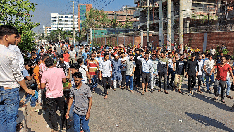 গাজীপুর মহানগরীর জিরানী এলাকায়  ‘দ্যাটস ইট নিট লিমিটেড’ কারখানার শ্রমিকেরা আজ বুধবার বিক্ষোভ করেন। সকাল ১০টার দিকে