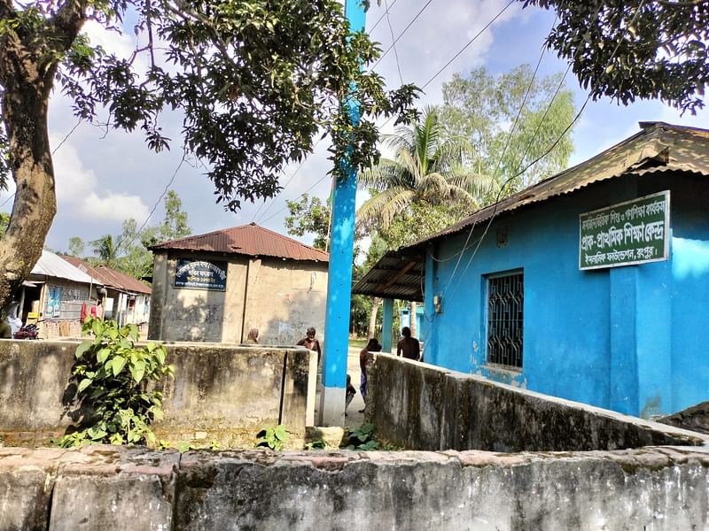 রংপুরের তারাগঞ্জের মেনানগর নুরুল হুদা মোজাদ্দেদিয়া দাখিল মাদ্রাসা। সম্প্রতি তোলা