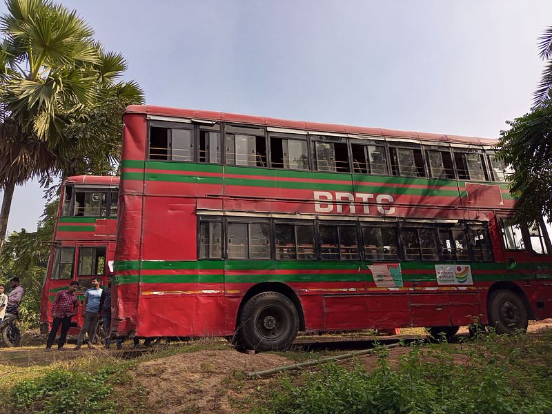 গাজীপুরের শ্রীপুরে বনভোজনের দ্বিতল বাস বিদ্যুতায়িত হয়ে তিন শিক্ষার্থীর মৃত্যু হয়েছে