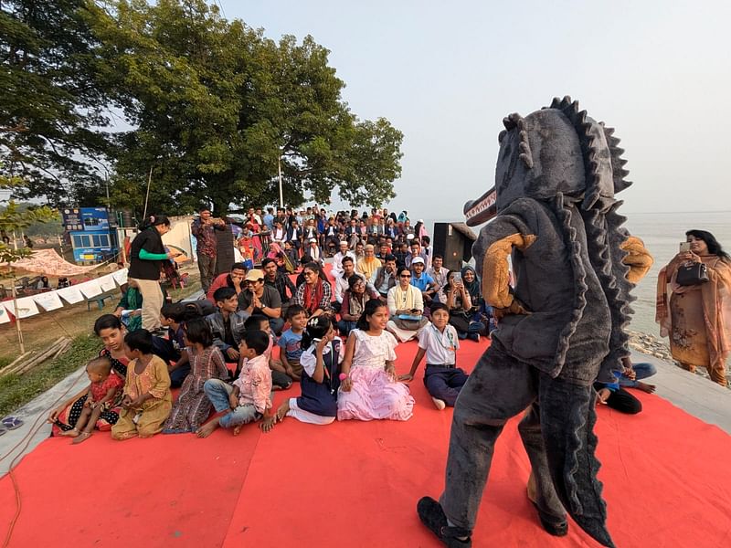 রাজশাহীতে ঘড়িয়াল সংরক্ষণে সচেতনতামূলক পাপেট শো। আজ শনিবার বিকেলে