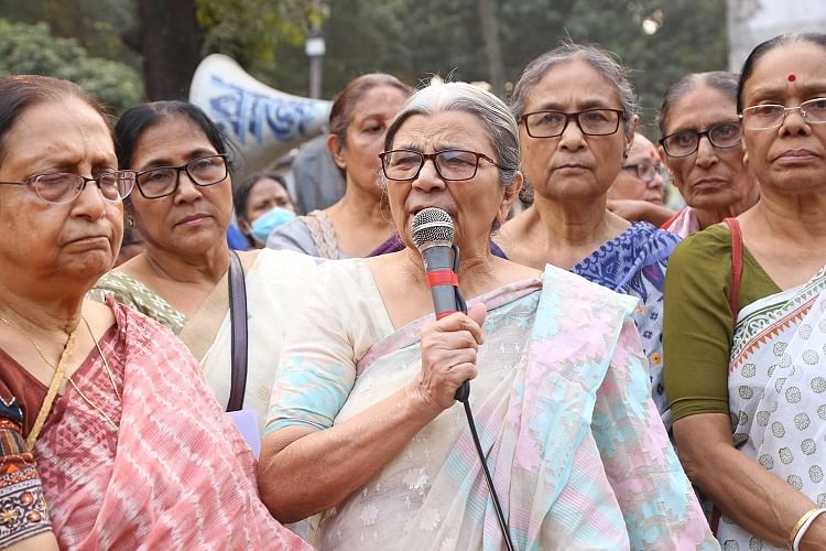 আন্তর্জাতিক নারী নির্যাতন প্রতিরোধ পক্ষ ও বিশ্ব মানবাধিকার দিবস-২০২৪ উপলক্ষে শোভাযাত্রার পর সংক্ষিপ্ত সমাবেশের আয়োজন করা হয়। ঢাকা, ২৫ নভেম্বর