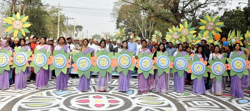 বিপুল উৎসাহ-উদ্দীপনায় খুলনা বিশ্ববিদ্যালয় দিবস উদ্‌যাপিত হয়েছে। আজ সোমবার  ৩৫ বছরে পদার্পণ করেছে বিশ্ববিদ্যালয়টি