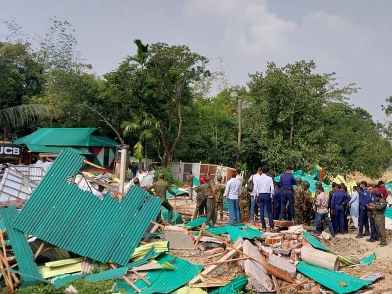 গাজীপুরের শ্রীপুর উপজেলায় ৬ একর বনভূমি দখলদারদের কাছ থেকে উদ্ধার করে বনবিভাগ