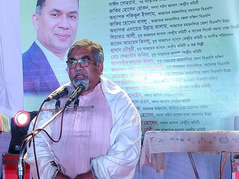 ময়মনসিংহ বিভাগীয় জাসাস আয়োজিত আলোচনা সভায় বক্তব্য রাখছেন বিএনপির যুগ্ম মহাসচিব সৈয়দ এমরান সালেহ প্রিন্স। বৃহস্পতিবার সন্ধ্যায় নগরের কেন্দ্রীয় শহীদ মিনারে