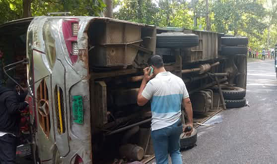 চট্টগ্রামের রাউজান থেকে রাঙামাটি রাজবন বিহারে আসার পথে বৌদ্ধ পুণ্যার্থী বহনকারী বাসটি উল্টে যায়। আজ সকালে