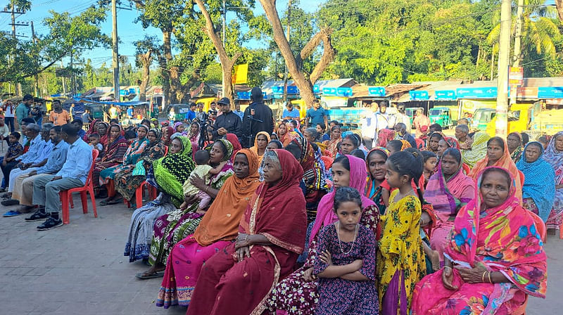 তিন মাস ধরে বেতন বন্ধ চা-শ্রমিকদের। বেতন–ভাতা দেওয়ার দাবিতে সমাবেশ করেছে বাংলাদেশ চা-শ্রমিক ফেডারেশন। গতকাল শনিবার বিকেলে লাক্কাতুরা চা-বাগানে