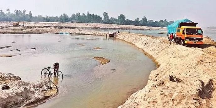 ভাঙনের সবচেয়ে বড় কারণ হচ্ছে অবৈধভাবে বালু উত্তোলন