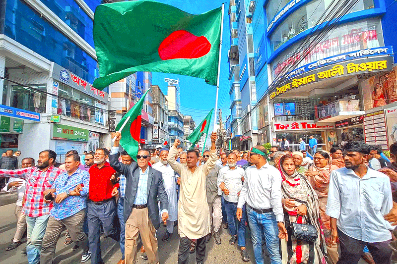 একটি জনগোষ্ঠীর কাছে নিজেদের পতাকা অনেক আদরের, মর্যাদার, ভালোবাসার ধন