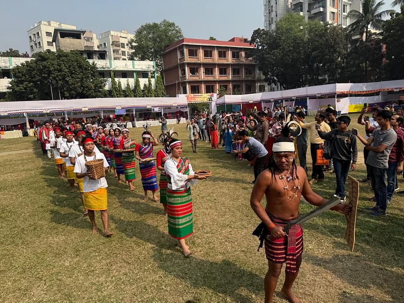 রাজধানীর লালমাটিয়া হাউজিং সোসাইটি স্কুল অ্যান্ড কলেজ মাঠে গারোদের ওয়ানগালা উৎসব চলছে