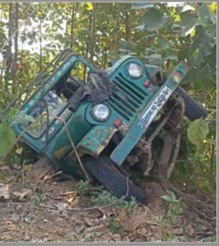 খাদে পড়ে উল্টে গেছে পর্যটকবাহী জিপ গাড়ি। আজ সকালে রাঙামাটির বাঘাইছ[ড়ির সাজেকের হাউসপাড়া এলাকায়