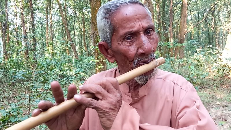 দিনাজপুরের নবাবগঞ্জের বংশীবাদক মো. আবদুল্লাহ