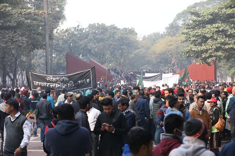 আজ শনিবার সকালে রাজধানীর মিরপুরে শহীদ বুদ্ধিজীবী স্মৃতিসৌধে শ্রদ্ধা নিবেদন