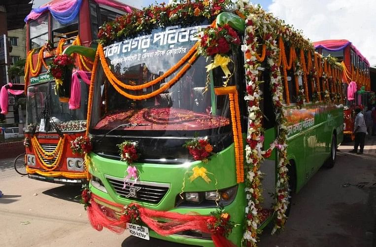 ‘একই রুটে অনুমোদনবিহীন অনেক বাস অবাধে চলাচল করত, যা পরিবহনব্যবস্থায় বিশৃঙ্খলা সৃষ্টি করেছিল এবং নিয়ন্ত্রণ করা ছিল প্রশাসনের জন্য একটি চ্যালেঞ্জ।’