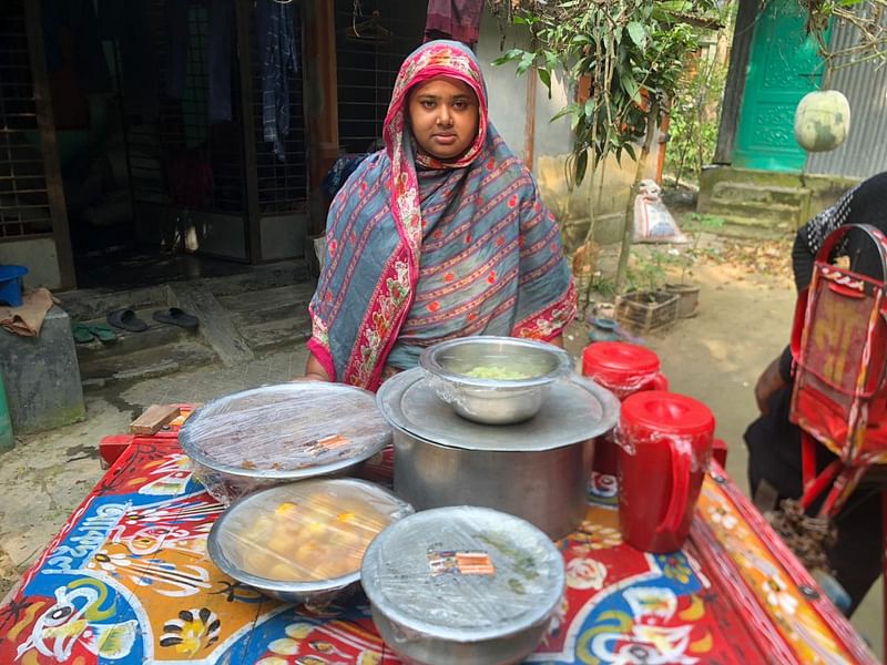 উম্মে হানি সুলতানা, মাগুরার মহম্মদপুর উপজেলার জাঙ্গালিয়া গ্রামের বাসিন্দা তিনি।