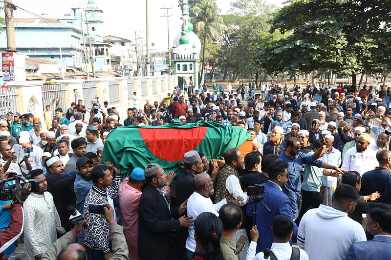 হারিস চৌধুরীর লাশ তাঁর নিজ এলাকা সিলেটের কানাইঘাটে পুনরায় দাফনের নেওয়ার আগে সিলেট কেন্দ্রীয় শাহী ঈদগাহ ময়দানে দোয়া মাহফিল অনুষ্ঠিত হয়। সেখানে সিলেটের বিএনপি ও সহযোগী সংগঠনের নেতা-কর্মী ও বিভিন্ন শ্রেণি পেশার মানুষ দোয়া মাহফিলে অংশ নেন।  রোববার দুপুরে