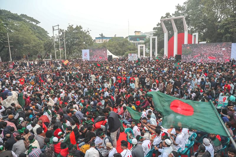 বৈষম্যবিরোধী ছাত্র আন্দোলন ও জাতীয় নাগরিক কমিটির ‘মার্চ ফর ইউনিটি’ কর্মসূচিকে ঘিরে সারা দেশ থেকে আসা মানুষের ঢল। গতকাল রাজধানীর কেন্দ্রীয় শহীদ মিনারে