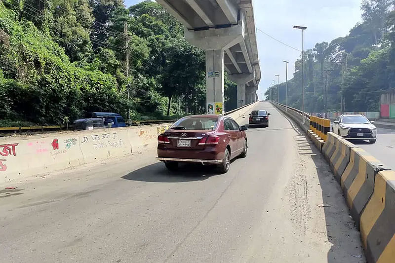 আনুষ্ঠানিক উদ্বোধনের সাড়ে ৯ মাস পর পরীক্ষামূলকভাবে গাড়ি চলাচল শুরু হয়েছে চট্টগ্রাম নগরের প্রথম এলিভেটেড এক্সপ্রেসওয়েতে। এক্সপ্রেসওয়ের টাইগার পাস প্রান্তে