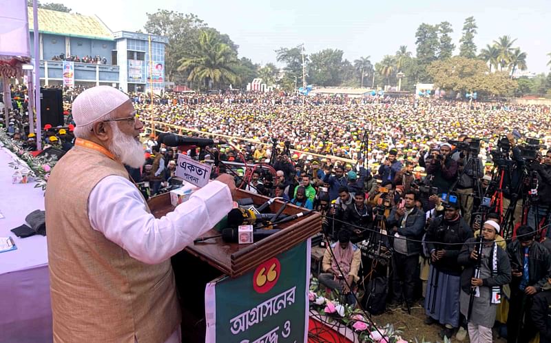 নাটোরে জামায়াতের কর্মী সম্মেলনে প্রধান অতিথির বক্তব্য দেন জামায়াতের আমির শফিকুর রহমান। শুক্রবার শহরের নবাব সিরাজ-উদ-দৌলা সরকারি কলেজ মাঠে