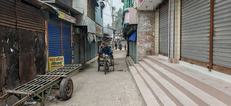 পটুয়াখালীর বাউফল উপজেলার কালাইয়া বন্দরের ব্যবসায়ী শিবু বণিককে অপহরণের ১৪ ঘণ্টা পরও উদ্ধার করা যায়নি। তাঁকে দ্রুত উদ্ধারের দাবিতে অন্য ব্যবসায়ীরা আজ দোকান বন্ধ রেখে ধর্মঘট পালন করছেন