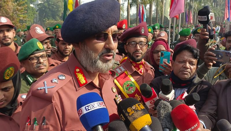 সাংবাদিকদের সঙ্গে কথা বলেন আনসার ও ভিডিপির মহাপরিচালক মেজর জেনারেল আবদুল মোতালেব সাজ্জাদ মাহমুদ। রোববার সকালে গাজীপুরের কালিয়াকৈর উপজেলার সফিপুর আনসার ভিডিপি একাডেমিতে