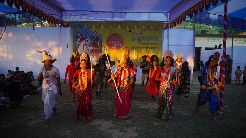 ‘মহিষাসুর বধ’ পালার একটি দৃশ্য। ছবি: শিল্পকলা একাডেমির সৌজন্যে