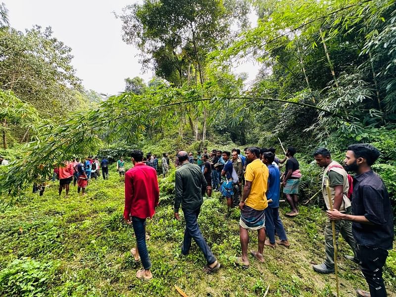 জুড়ী উপজেলার লাঠিটিলা সংরক্ষিত বনে অভিযান চালিয়ে বেদখল হওয়া ৩০ একর বনভূমি উদ্ধার করেছে বন বিভাগ। আজ বুধবার