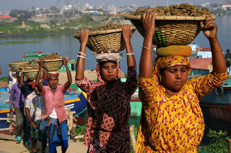 Day labourers are out of work and are at risk of falling below the poverty line again