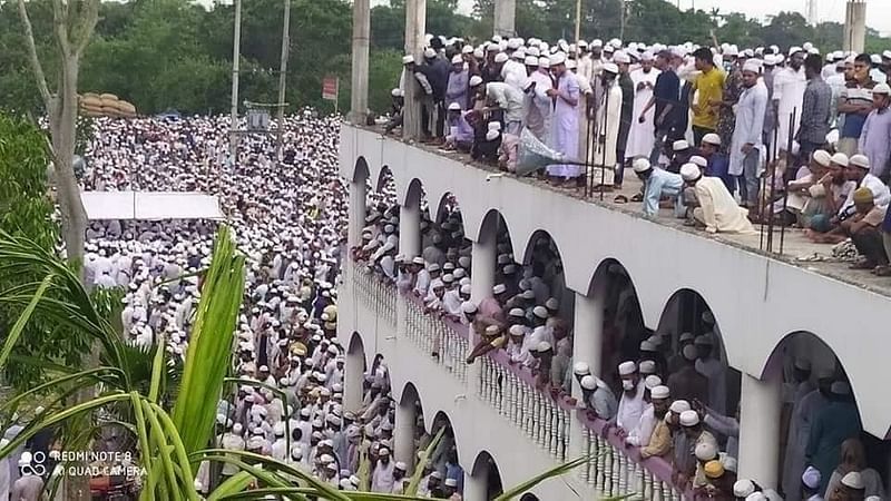 Several thousand people attend the namaz-e-janaza of Maulana Jubayer Ahmed Ansari.