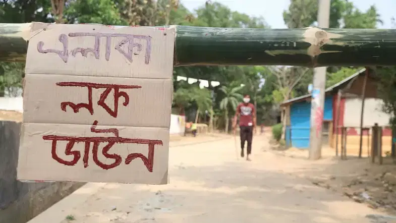 Tea workers lockdown Lakkatura tea village to contain the spread of coronavirus outbreak. Sylhet on 8 April 2020