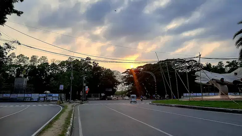 Sunset at Bijoy Sarani in Dhaka on 17 April 2020 amid coronavirus outbreak.