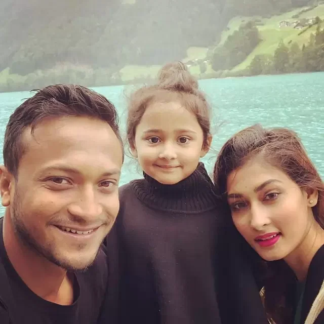 Shakib Al Hasan, his wife Umme Ahmed Shishir and their elder daughter Alaina Hasan Aubrey.