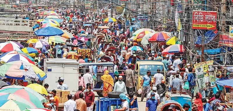 Crowds of people shop in the capital's Shanir Akhra area on Sunday.